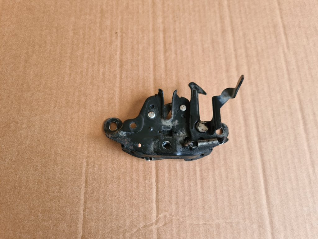 Pārsega slēdzene priekš NISSAN X-TRAIL 2005