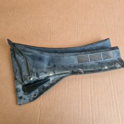 Vējstikla uzlikas (deflektora) režģis priekš NISSAN X-TRAIL 2005