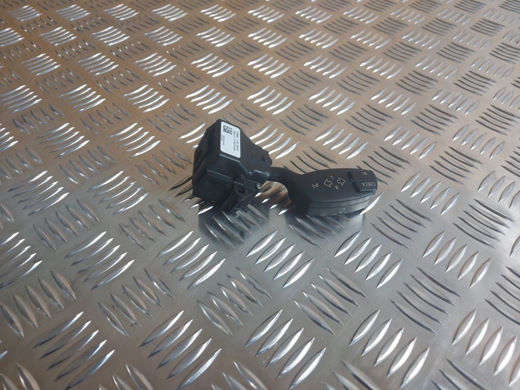 Pagrieziena rādītāju slēdzis priekš BMW 525 E60 2006 OLIVE