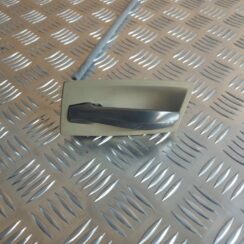 Salona durvju rokturis, priekšējais kreisais priekš BMW 525 E60 2006 OLIVE