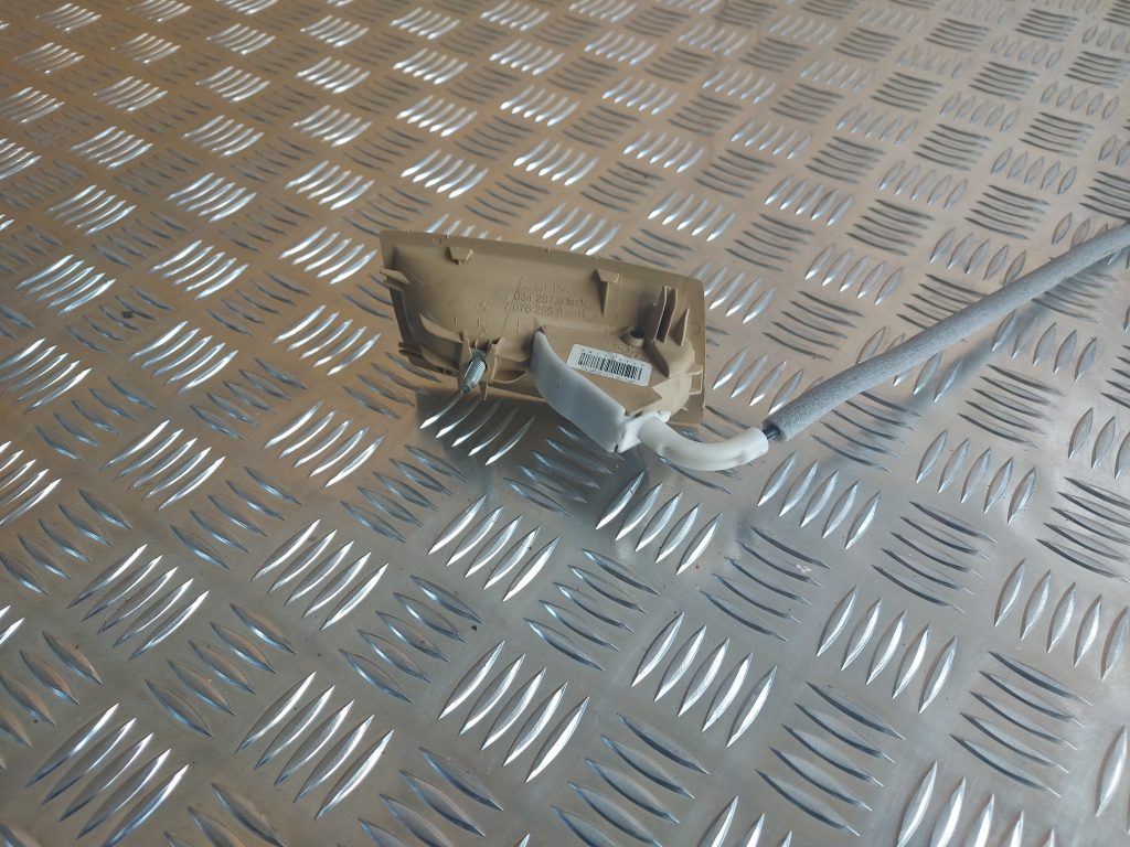 Salona durvju rokturis, priekšējais kreisais priekš BMW 525 E60 2006 OLIVE 3 Salona durvju rokturis, priekšējais kreisais priekš BMW 525 E60 2006 OLIVE