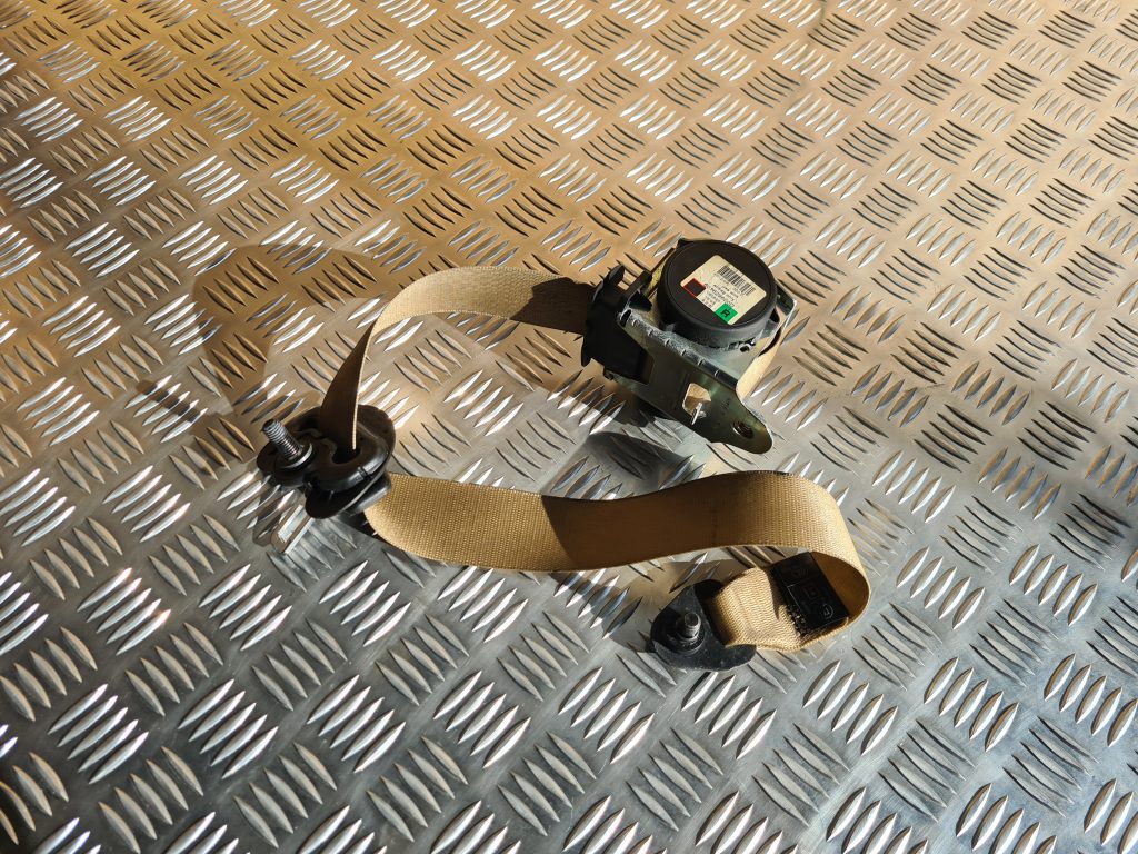 Priekšējā labā drošības josta priekš BMW 525 E60 2006 OLIVE 1 Priekšējā labā drošības josta priekš BMW 525 E60 2006 OLIVE