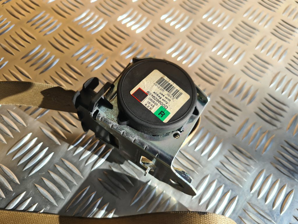 Priekšējā labā drošības josta priekš BMW 525 E60 2006 OLIVE 2 Priekšējā labā drošības josta priekš BMW 525 E60 2006 OLIVE