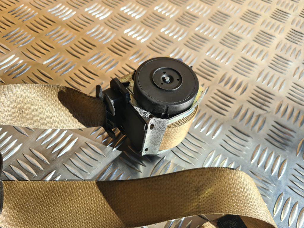 Priekšējā labā drošības josta priekš BMW 525 E60 2006 OLIVE 3 Priekšējā labā drošības josta priekš BMW 525 E60 2006 OLIVE