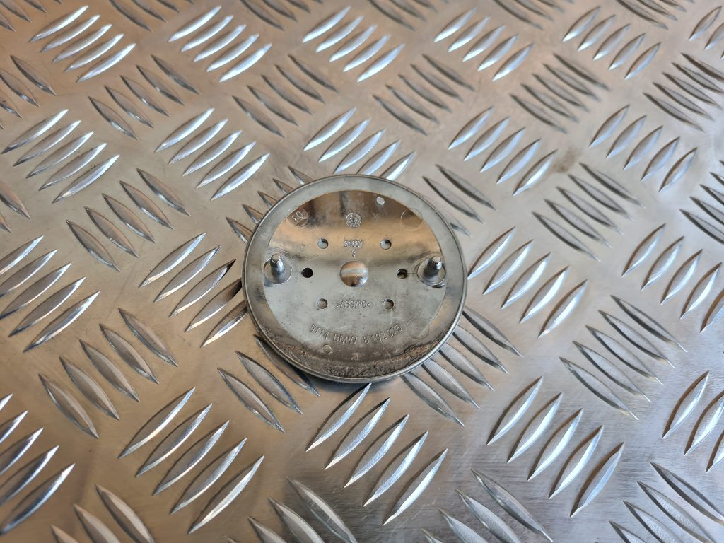 Logotips/Emblema priekš BMW 525 E60 2006 OLIVE 2 Logotips/Emblema priekš BMW 525 E60 2006 OLIVE