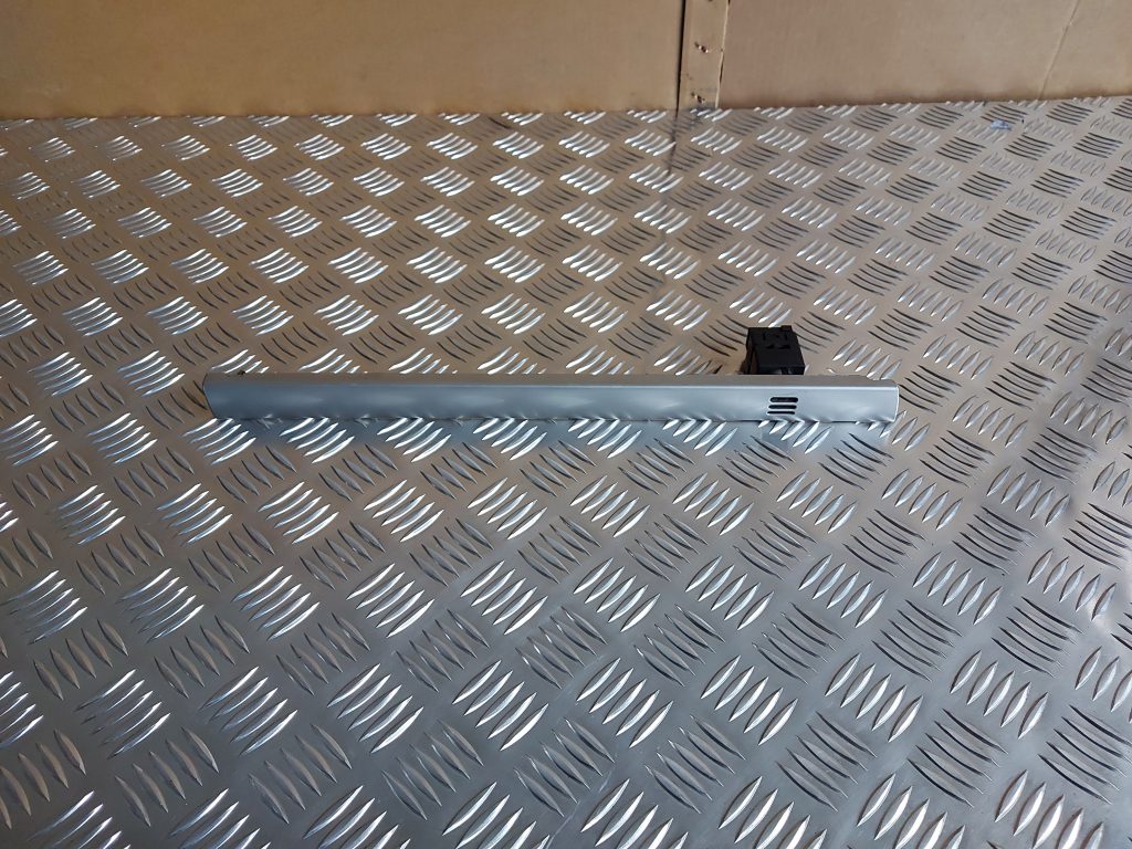 Mērinstrumentu paneļa dekoratīvā uzlika priekš PEUGEOT 407 2006 1 Mērinstrumentu paneļa dekoratīvā uzlika priekš PEUGEOT 407 2006