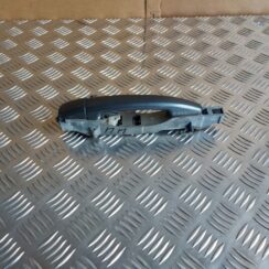 Priekšējāis labais durvju rokturis priekš PEUGEOT 407 2006