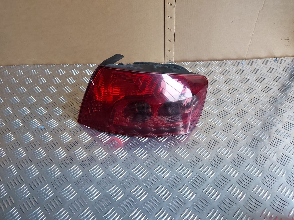 Aizmugurējais labais lukturis priekš PEUGEOT 407 2006 1 Aizmugurējais labais lukturis priekš PEUGEOT 407 2006