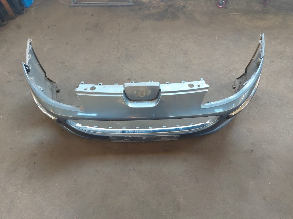 Priekšējais buferis priekš PEUGEOT 407 2006 1 Priekšējais buferis priekš PEUGEOT 407 2006