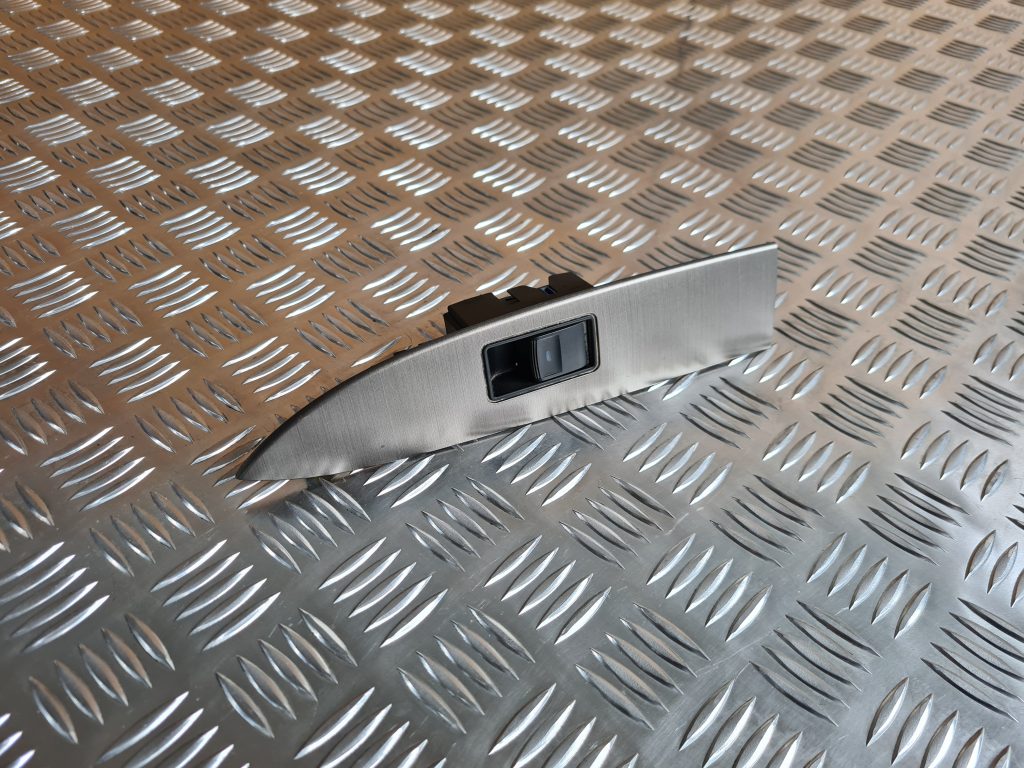 Stikla pacelšanas poga priekš TOYOTA AVENSIS 2012 1 Stikla pacelšanas poga priekš TOYOTA AVENSIS 2012