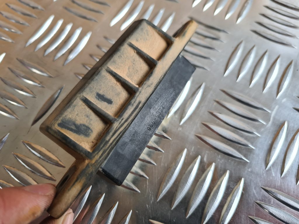 Bagažnieka vāka rokturis priekš TOYOTA AVENSIS 2012 3 Bagažnieka vāka rokturis priekš TOYOTA AVENSIS 2012