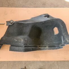 Bagāžnieka nodalījuma sānu apdare priekš TOYOTA AVENSIS 2012