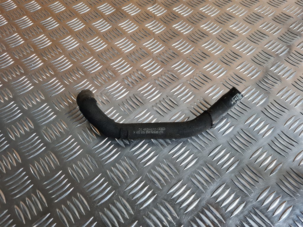 Gumijas šļūtene priekš AUDI A6 AVANT 2007 QUATTRO 1 Gumijas šļūtene priekš AUDI A6 AVANT 2007 QUATTRO