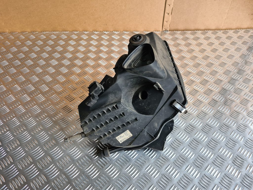 Gaisa filtra korpuss priekš AUDI A6 AVANT 2007 QUATTRO 2 Gaisa filtra korpuss priekš AUDI A6 AVANT 2007 QUATTRO