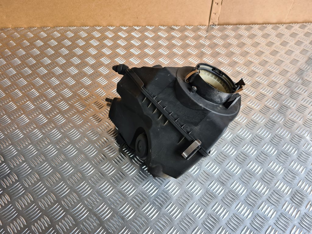 Gaisa filtra korpuss priekš AUDI A6 AVANT 2007 QUATTRO 1 Gaisa filtra korpuss priekš AUDI A6 AVANT 2007 QUATTRO