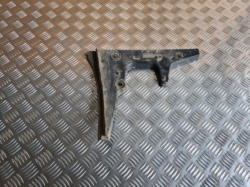 Aizmugurējā spārna un bufera stiprinājums priekš AUDI A6 AVANT 2007 QUATTRO 1 Aizmugurējā spārna un bufera stiprinājums priekš AUDI A6 AVANT 2007 QUATTRO