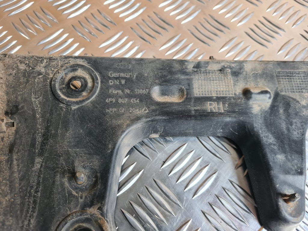 Aizmugurējā spārna un bufera stiprinājums priekš AUDI A6 AVANT 2007 QUATTRO 2 Aizmugurējā spārna un bufera stiprinājums priekš AUDI A6 AVANT 2007 QUATTRO