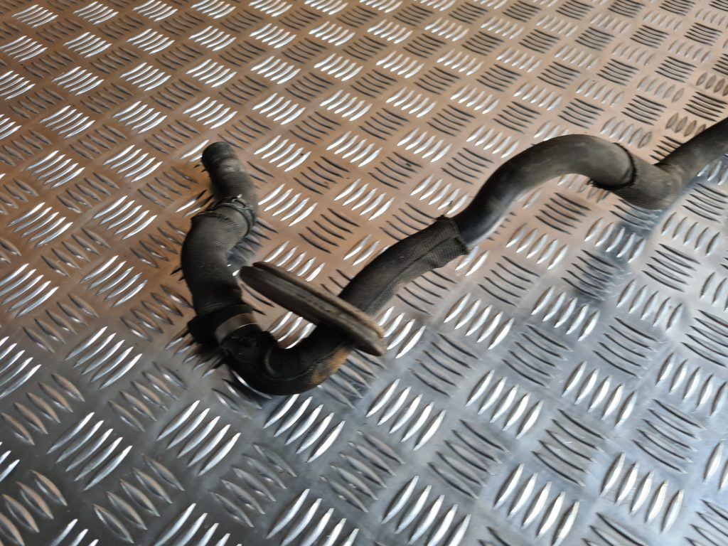 Dzesēšanas caurule priekš AUDI A6 AVANT 2007 QUATTRO 2 Dzesēšanas caurule priekš AUDI A6 AVANT 2007 QUATTRO