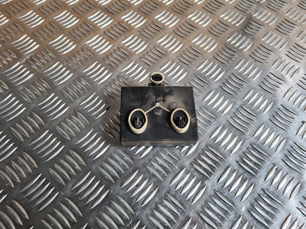 Priekšējo kreiso durvju vadības bloks priekš AUDI A6 AVANT 2007 QUATTRO 2 Priekšējo kreiso durvju vadības bloks priekš AUDI A6 AVANT 2007 QUATTRO