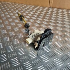 Aizmugurējo kreiso durvju slēdzene priekš AUDI A6 AVANT 2007 QUATTRO