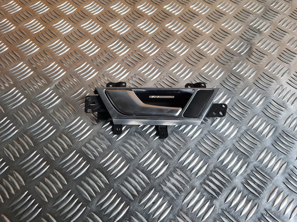 Salona durvju rokturis, aizmugures kreisais priekš AUDI A6 AVANT 2007 QUATTRO