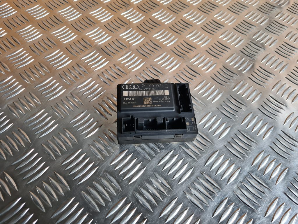 Priekšējo labo durvju vadības bloks priekš AUDI A6 AVANT 2007 QUATTRO 1 Priekšējo labo durvju vadības bloks priekš AUDI A6 AVANT 2007 QUATTRO