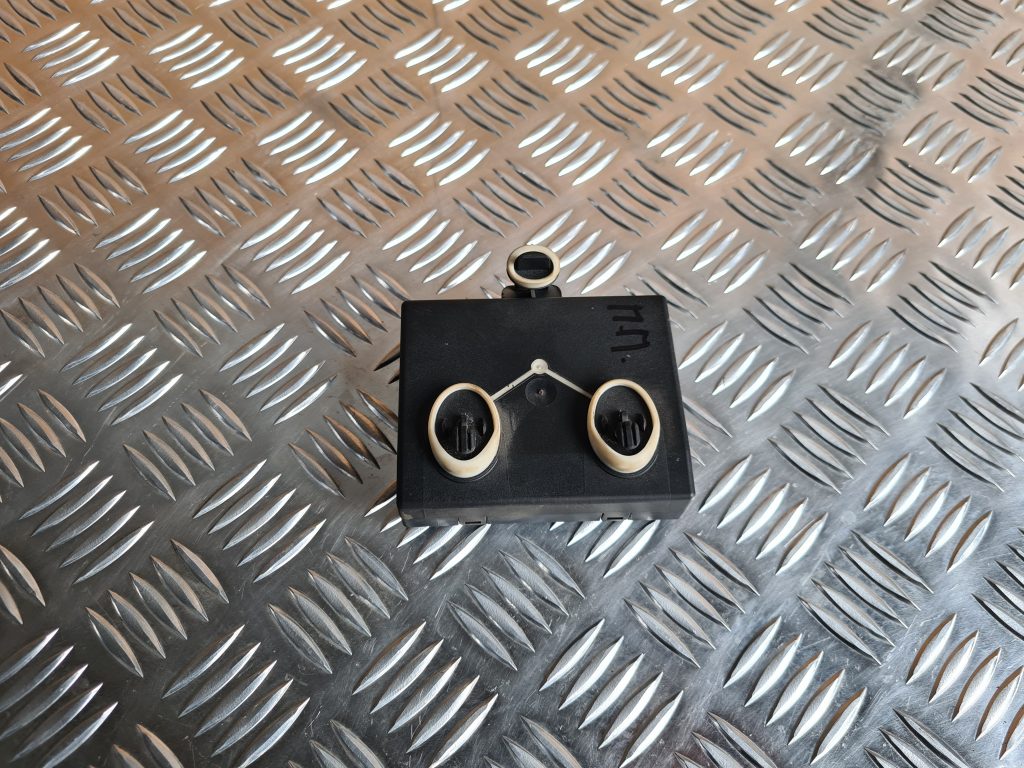 Priekšējo labo durvju vadības bloks priekš AUDI A6 AVANT 2007 QUATTRO 2 Priekšējo labo durvju vadības bloks priekš AUDI A6 AVANT 2007 QUATTRO