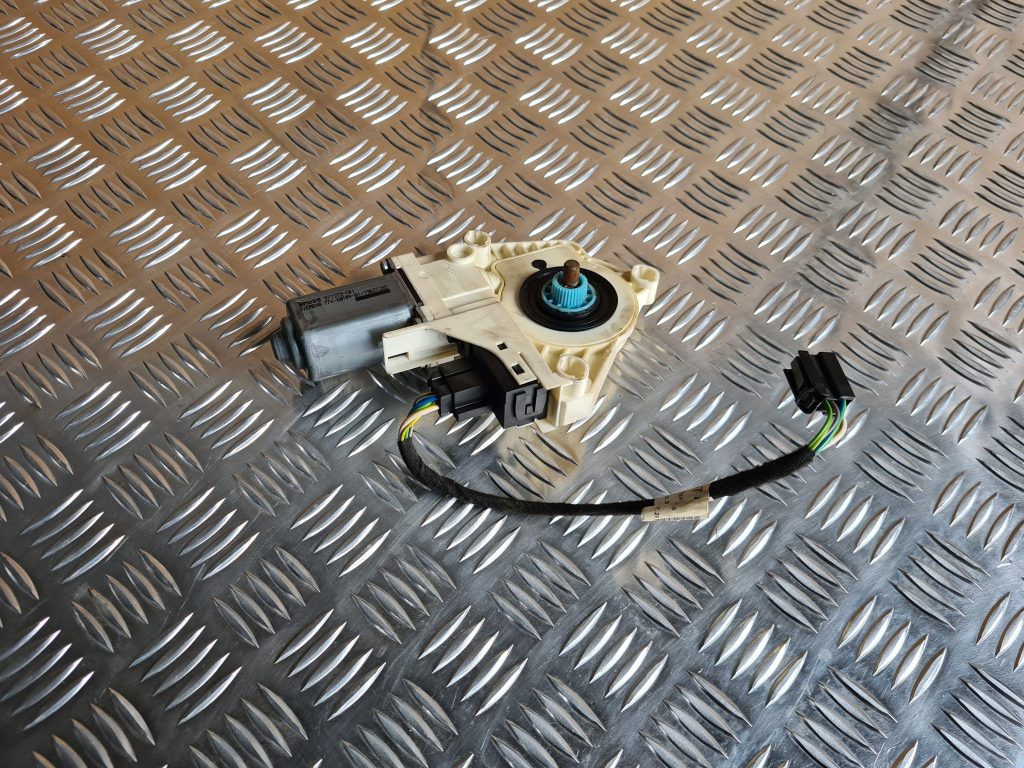 Elektrisko stiklu motors priekš AUDI A6 AVANT 2007 QUATTRO