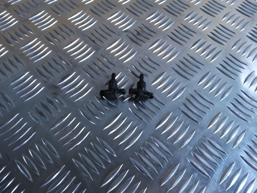 Vējstikla mazgāšanas šķidruma sprausla priekš KIA CEED 2013