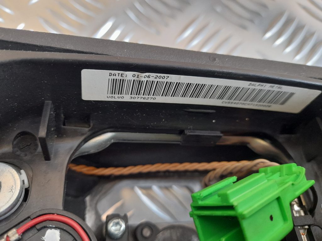 Stūre priekš VOLVO S40 2007 4 Stūre priekš VOLVO S40 2007