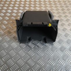 Mantu glabāšanas nodalījums vadītāja pusē priekš VOLVO S40 2007