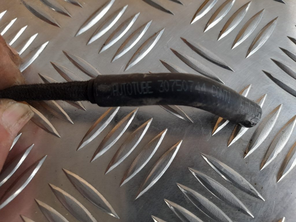 Degvielas atgriešanas caurule priekš VOLVO S40 2007 3 Degvielas atgriešanas caurule priekš VOLVO S40 2007