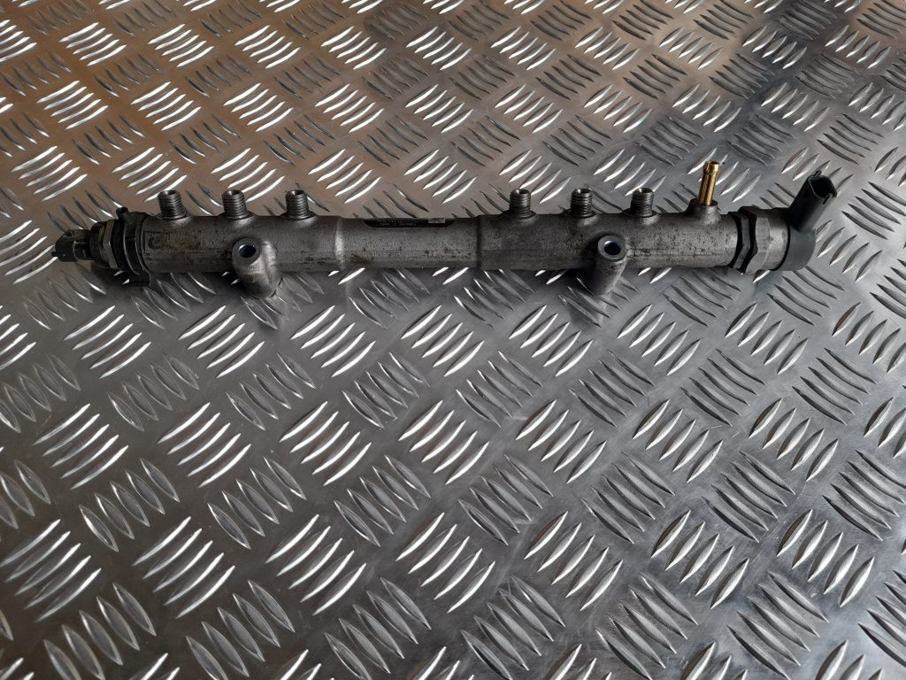 Degvielas sadales caurule priekš VOLVO S40 2007 1 Degvielas sadales caurule priekš VOLVO S40 2007