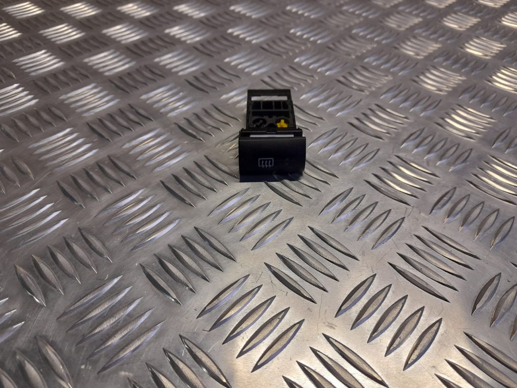 Aizmugurējā stikla apsildes ieslēgšanas poga priekš KIA PICANTO 2006 1 Aizmugurējā stikla apsildes ieslēgšanas poga priekš KIA PICANTO 2006