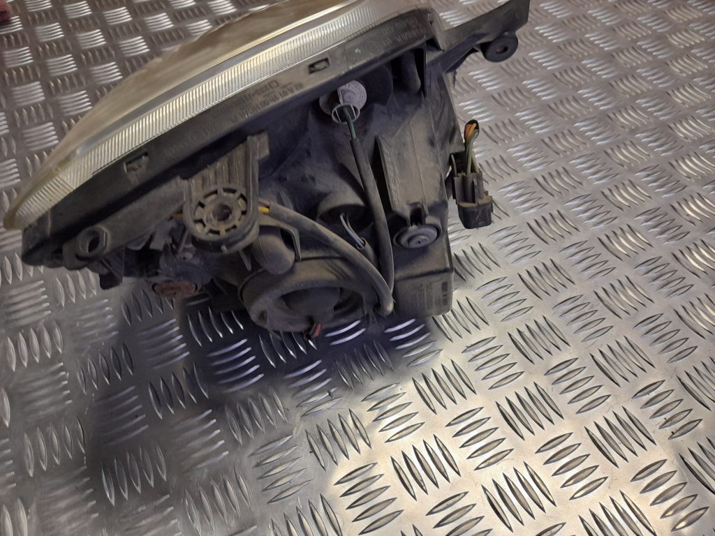 Priekšējais kreisais lukturis priekš KIA PICANTO 2006