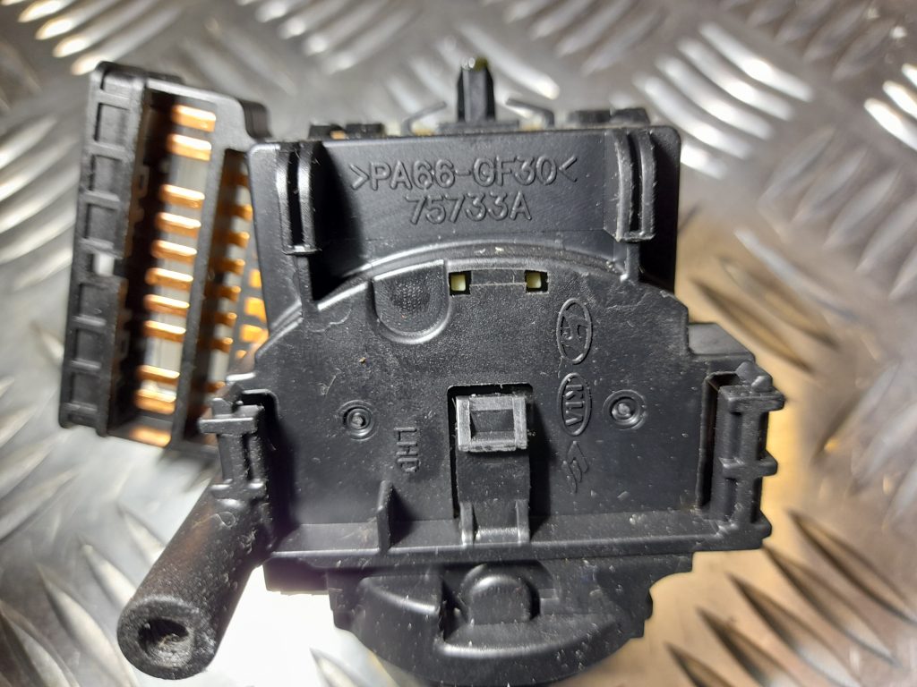 Stikla tīrītāja slēdzis priekš KIA PICANTO 2006 2 Stikla tīrītāja slēdzis priekš KIA PICANTO 2006