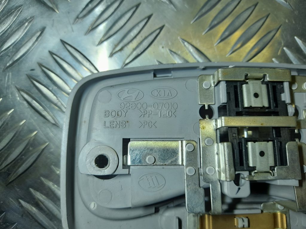 Priekšējo sēdvietu apgaismojums priekš KIA PICANTO 2006