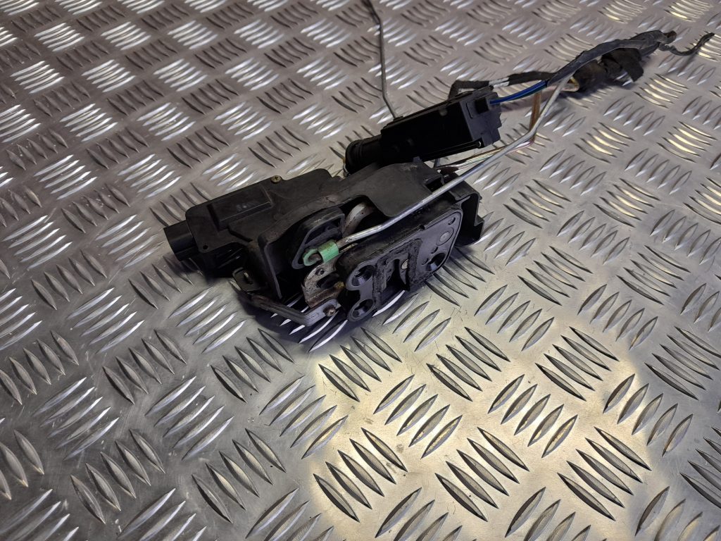 Priekšējo labo durvju slēdzene priekš KIA PICANTO 2006 1 Priekšējo labo durvju slēdzene priekš KIA PICANTO 2006