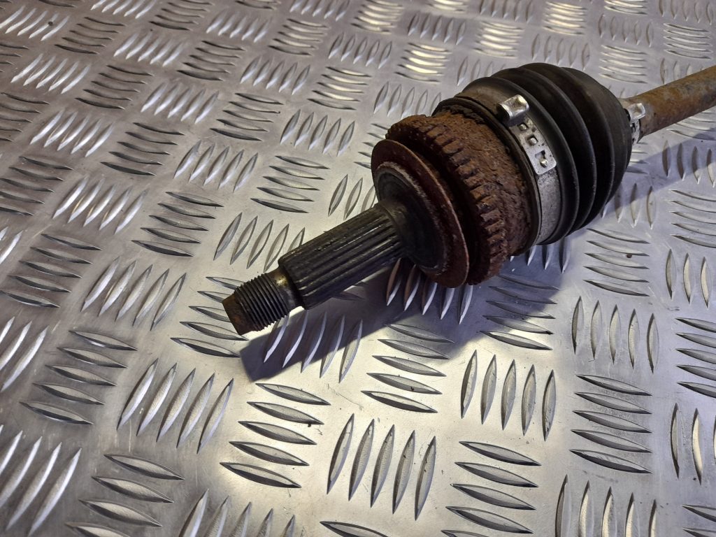 Pusass priekšējā kreisā priekš KIA PICANTO 2006