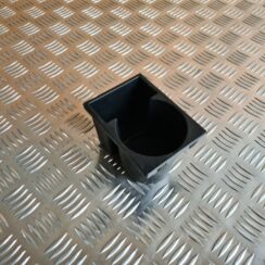 Krūzes turētājs priekš TOYOTA AVENSIS 2012