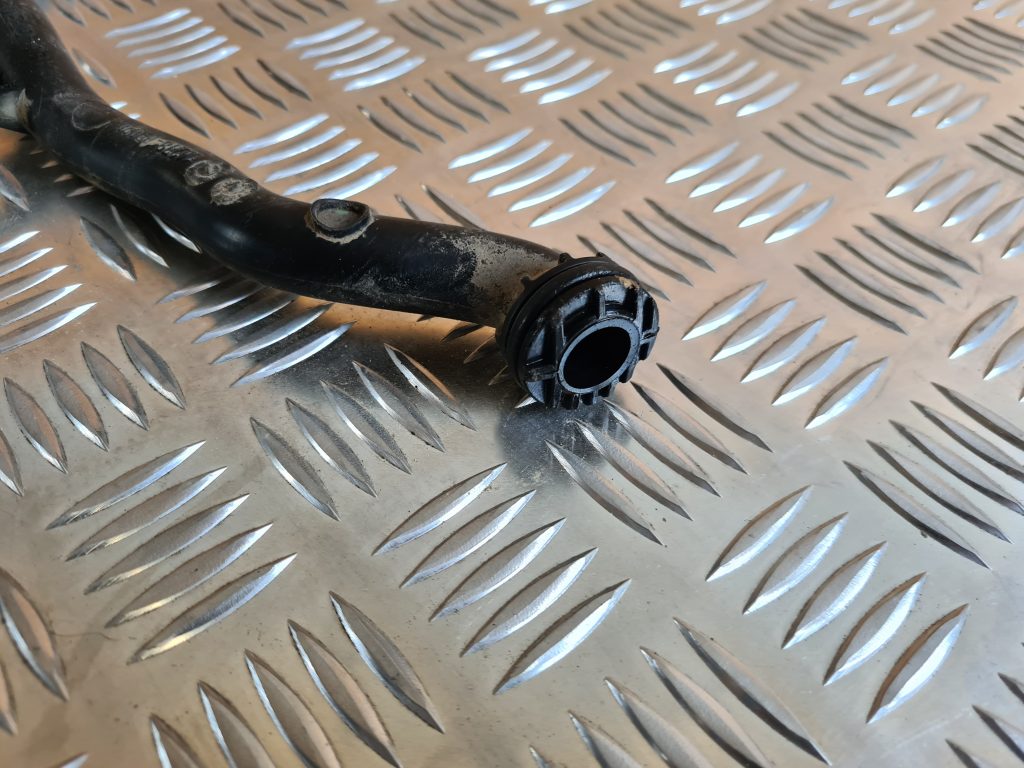 Degvielas caurule priekš TOYOTA AVENSIS 2012 3 Degvielas caurule priekš TOYOTA AVENSIS 2012