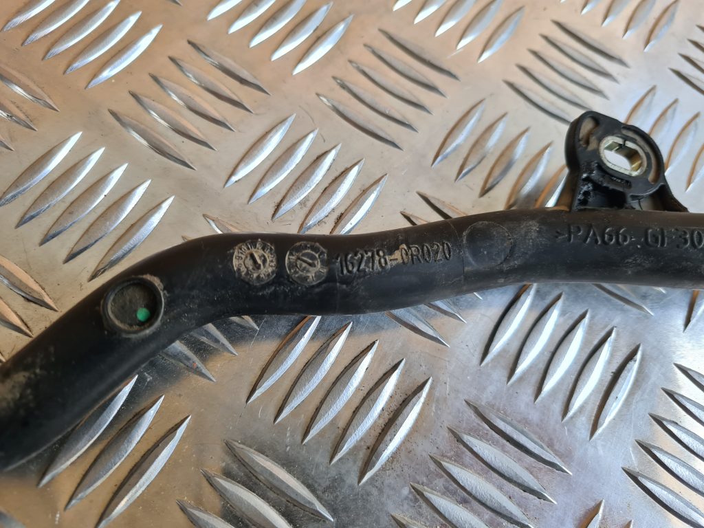 Degvielas caurule priekš TOYOTA AVENSIS 2012 2 Degvielas caurule priekš TOYOTA AVENSIS 2012