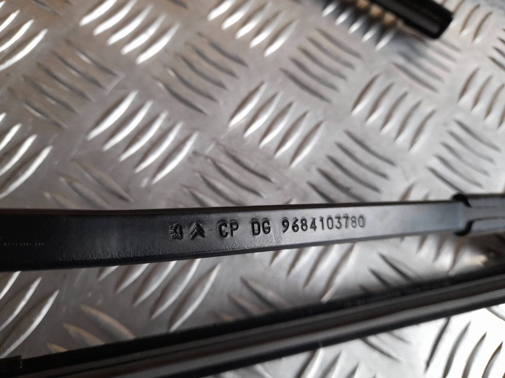 Vējstikla slotu turētāju komplekts priekš CITROEN PICASSO 2007