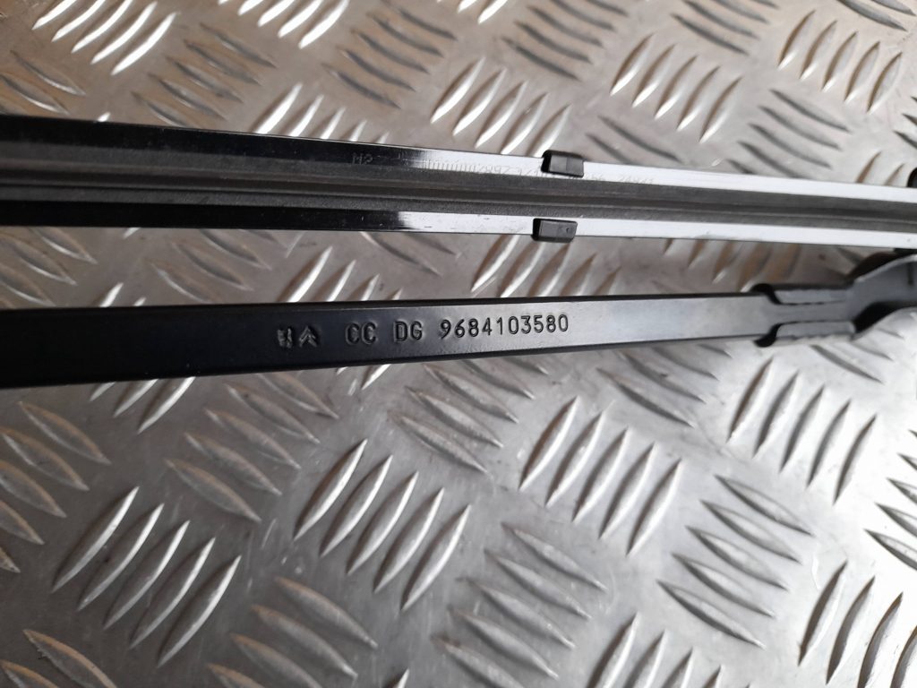 Vējstikla slotu turētāju komplekts priekš CITROEN PICASSO 2007