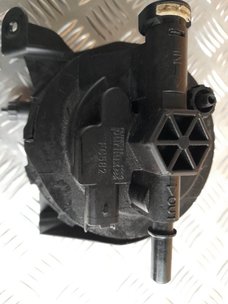 Degvielas filtra korpuss priekš CITROEN PICASSO 2007 4 Degvielas filtra korpuss priekš CITROEN PICASSO 2007