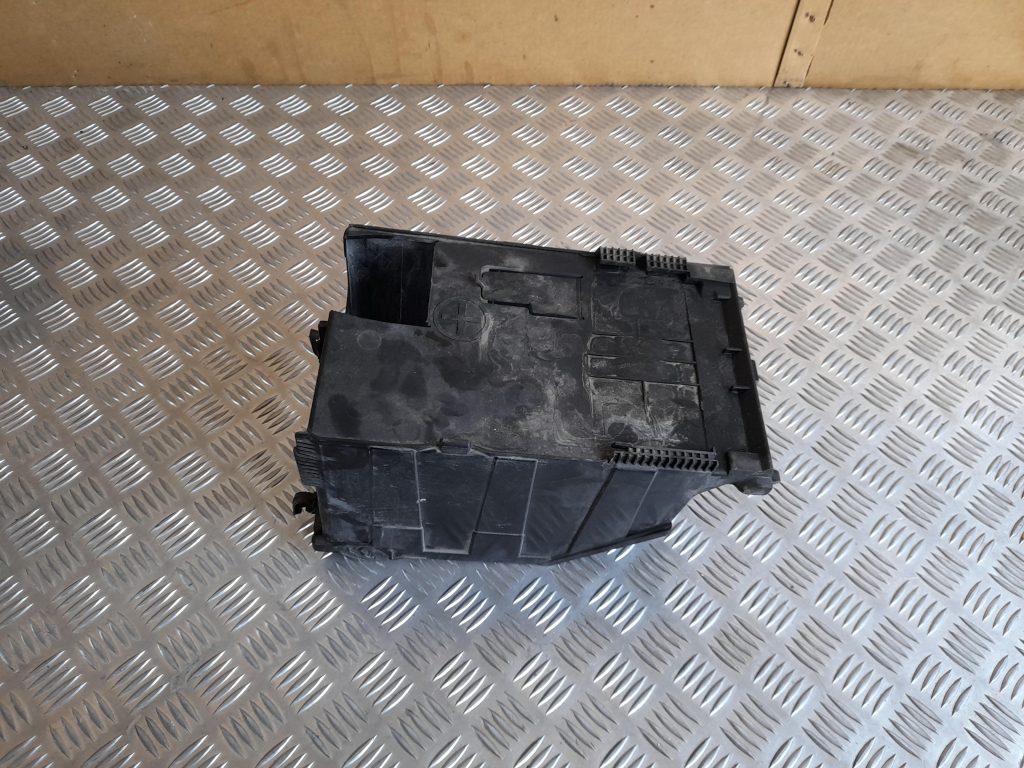 Akumulatora stiprināšanas korpuss priekš CITROEN PICASSO 2007 1 Akumulatora stiprināšanas korpuss priekš CITROEN PICASSO 2007