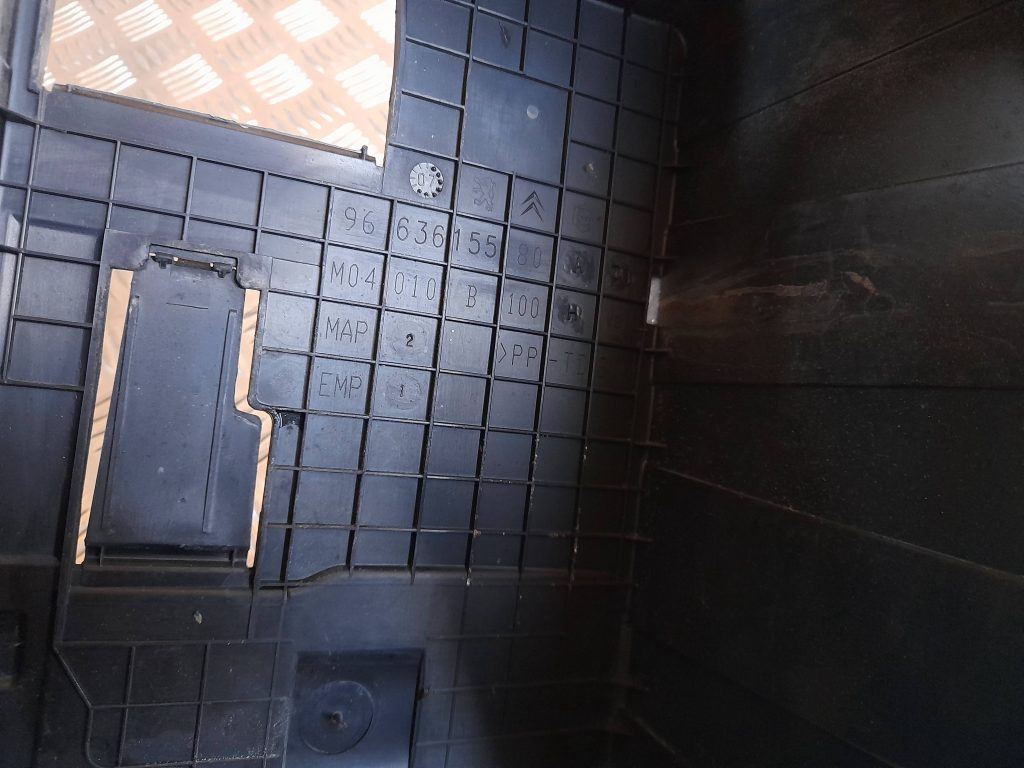 Akumulatora stiprināšanas korpuss priekš CITROEN PICASSO 2007 3 Akumulatora stiprināšanas korpuss priekš CITROEN PICASSO 2007