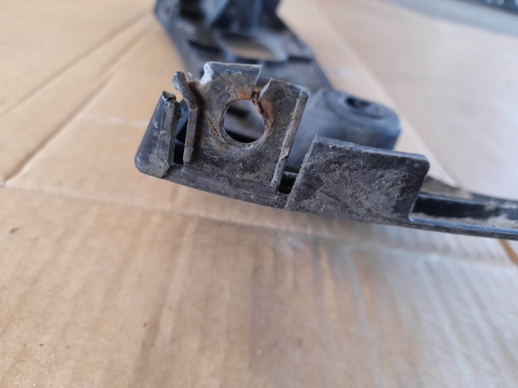 Aizmugurējā spārna un bufera stiprinājums priekš CITROEN PICASSO 2007 3 Aizmugurējā spārna un bufera stiprinājums priekš CITROEN PICASSO 2007