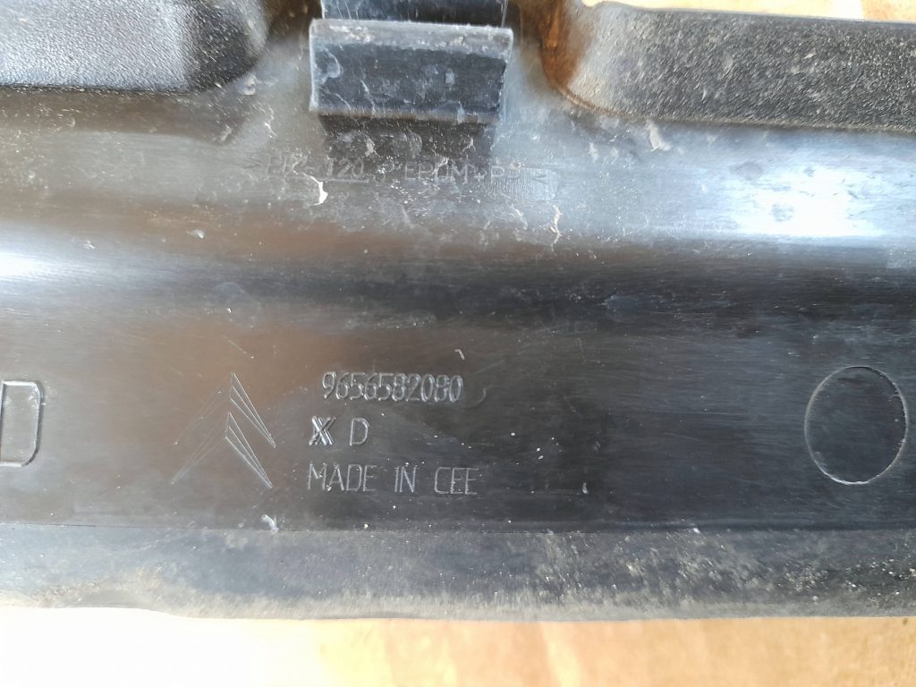 Ieliktņis starp spārnu un durvīm priekš CITROEN PICASSO 2007 3 Ieliktņis starp spārnu un durvīm priekš CITROEN PICASSO 2007