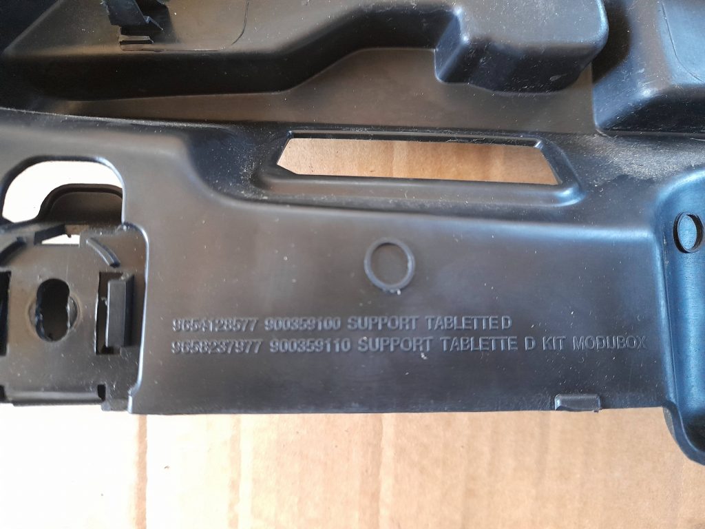 Centrālās konsoles (apdares) sānu panelis priekš CITROEN PICASSO 2007 4 Centrālās konsoles (apdares) sānu panelis priekš CITROEN PICASSO 2007